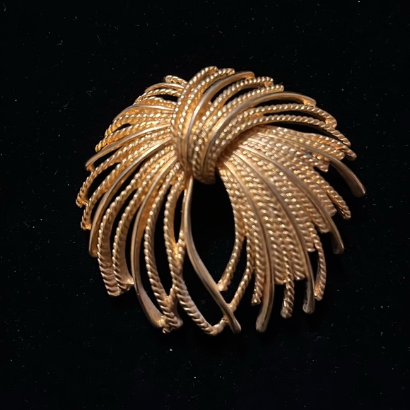 Gold Color Unique Design Brooch - Picture 13 of 16